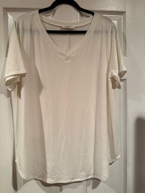Zenana Outfitters White V-Neck Top
